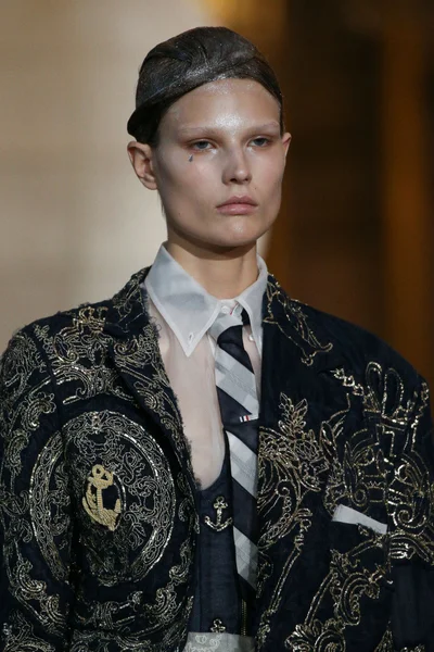 Look 60